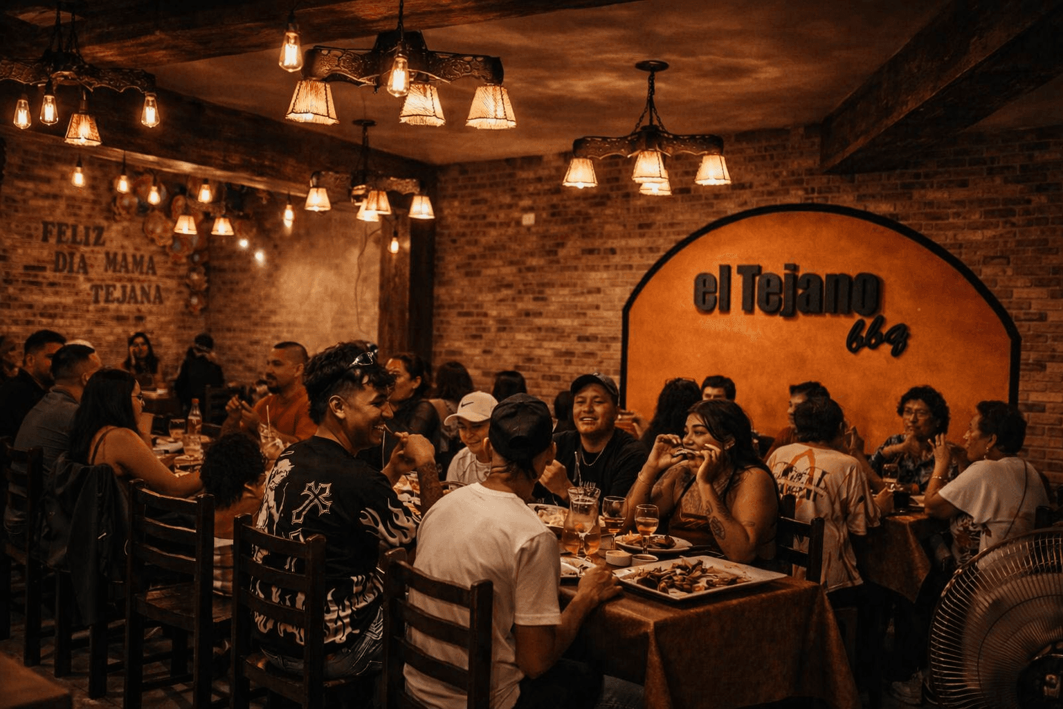 Interior elegante de El Tejano BBQ, Trujillo